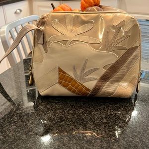 CROSSBODY OR SHOULDER BAG